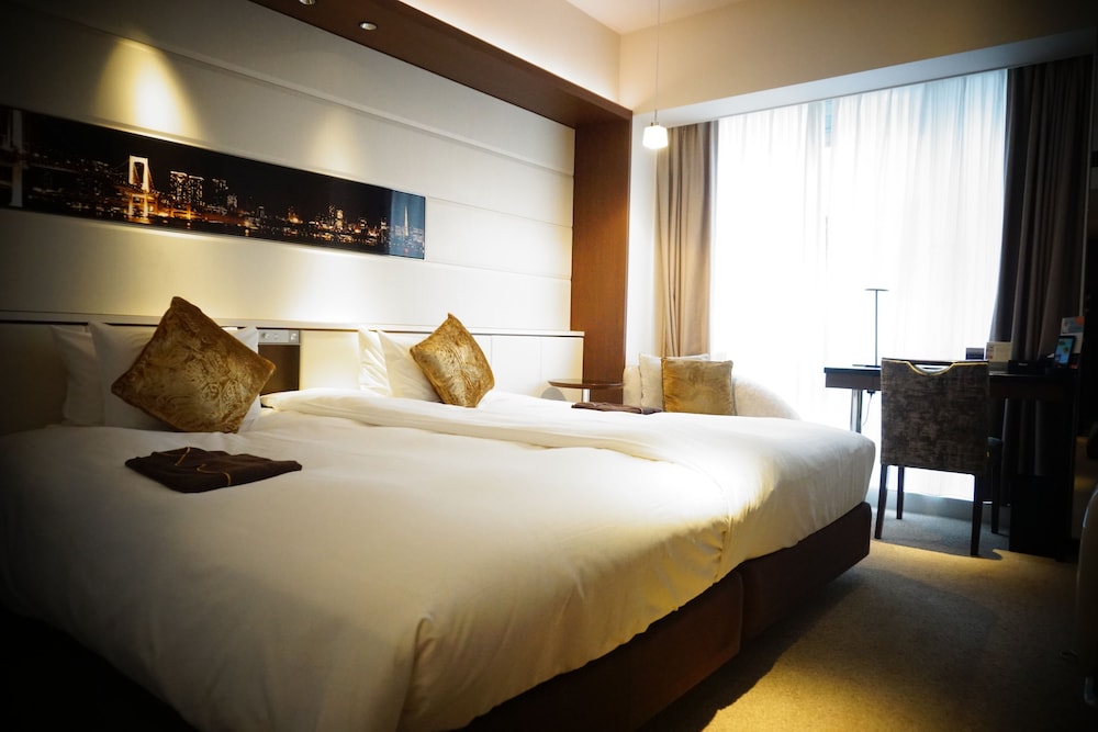 Hollywood Twin