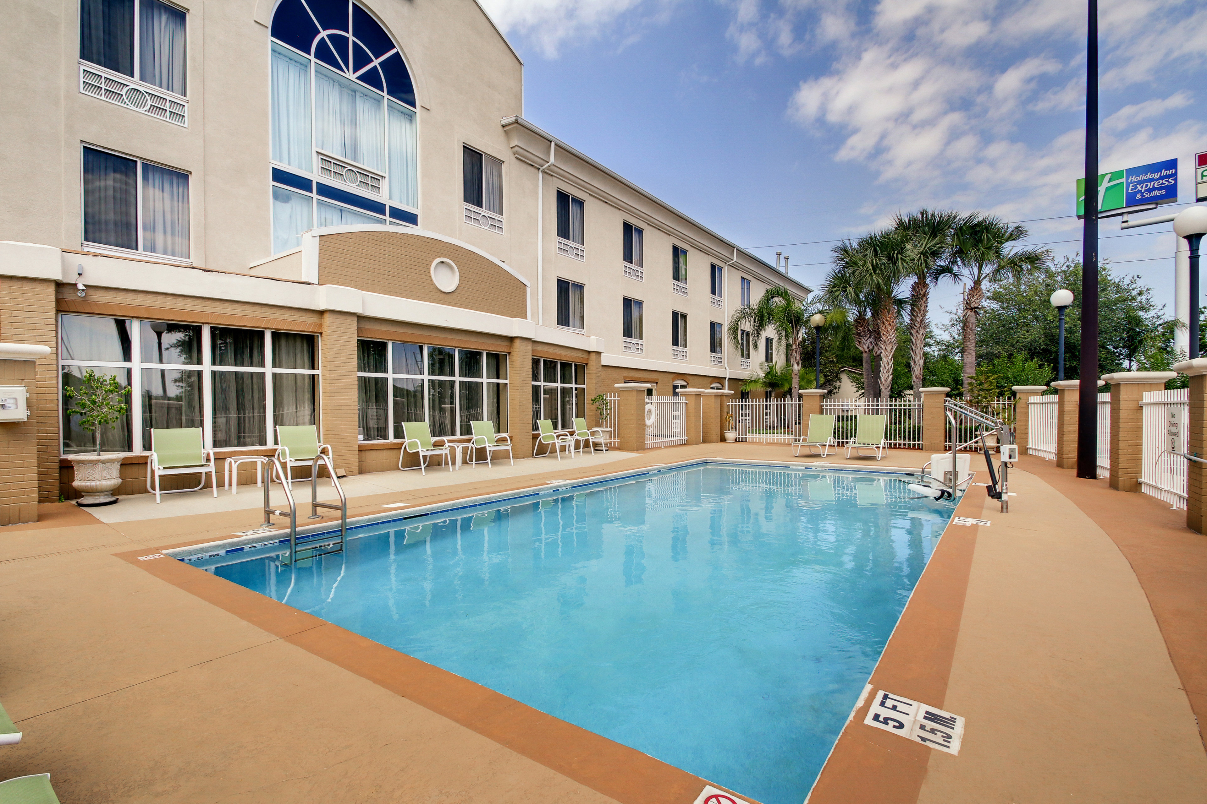 Holiday Inn Express Suites Jacksonville South I 295 11/73