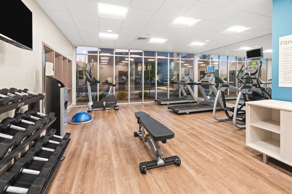 Holiday Inn Express & Suites Suisun City 36/70