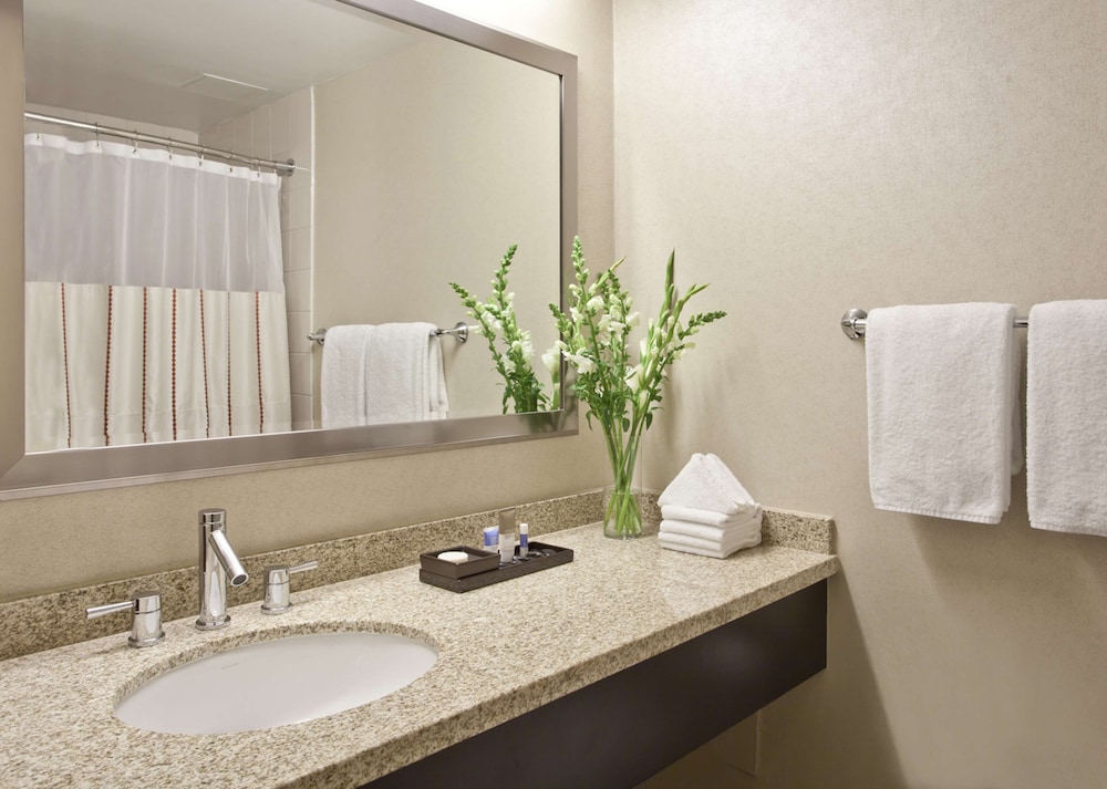 Hyatt Regency O Hare Chicago 48/50