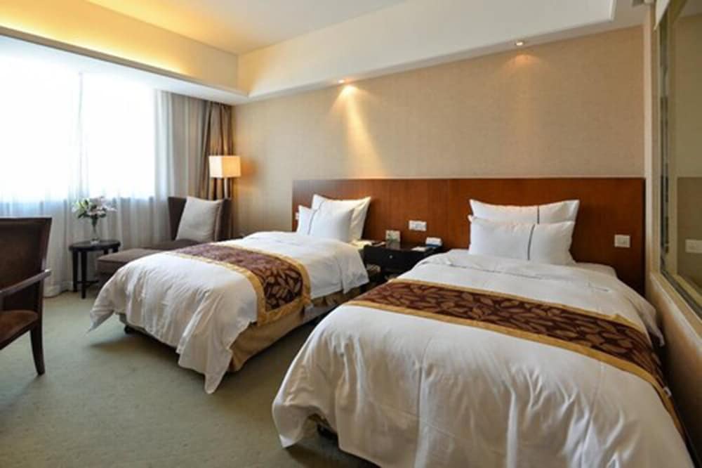 DELUXE, DOUBLE BED