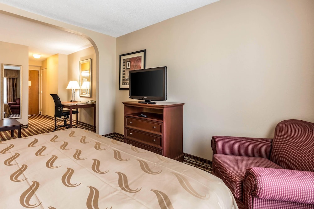 Quality Suites Paducah KY 43/57