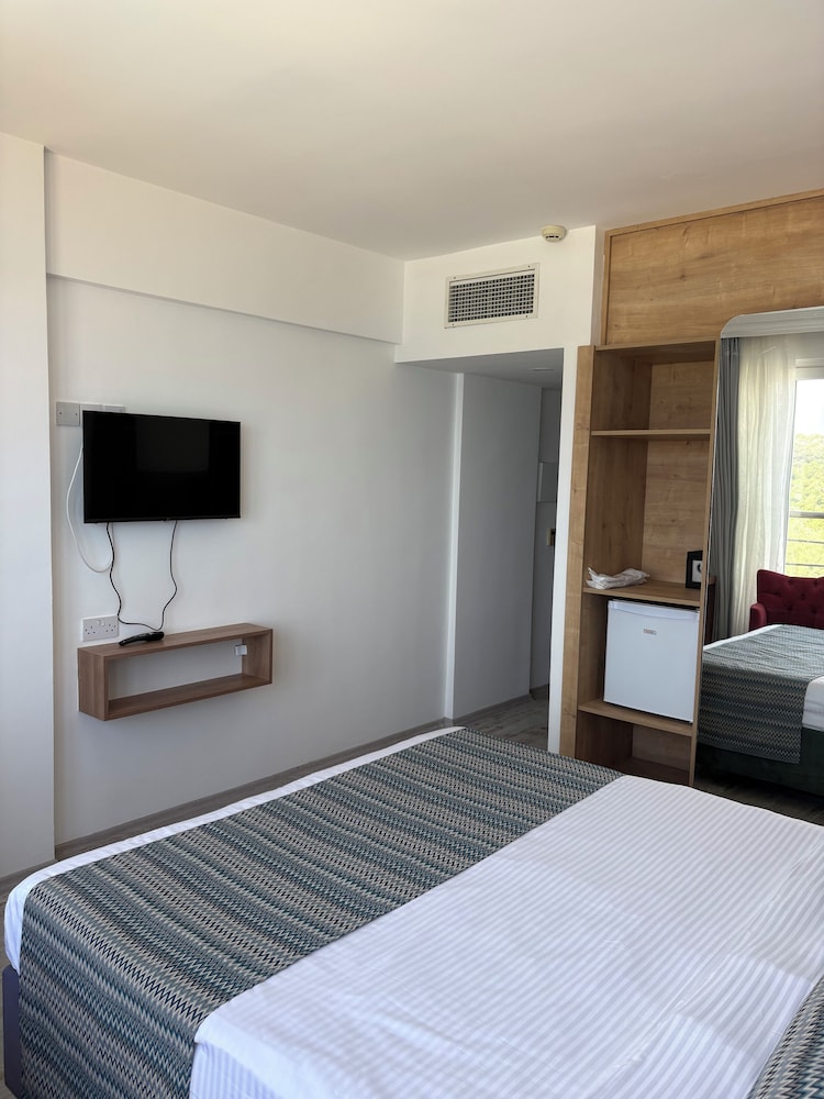 ADA BEACH HOTEL 20/50