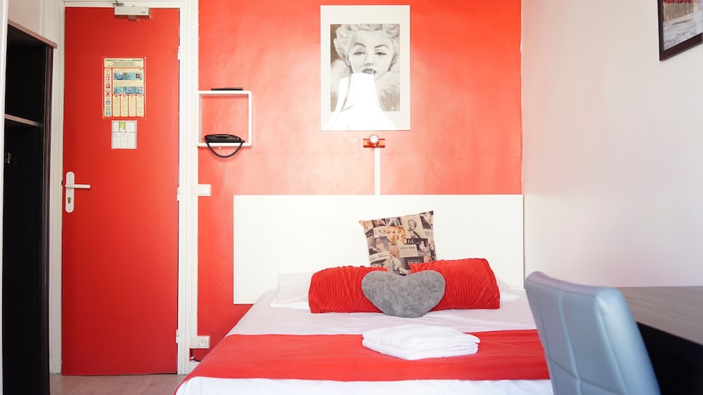 ROOM, DOUBLE BED