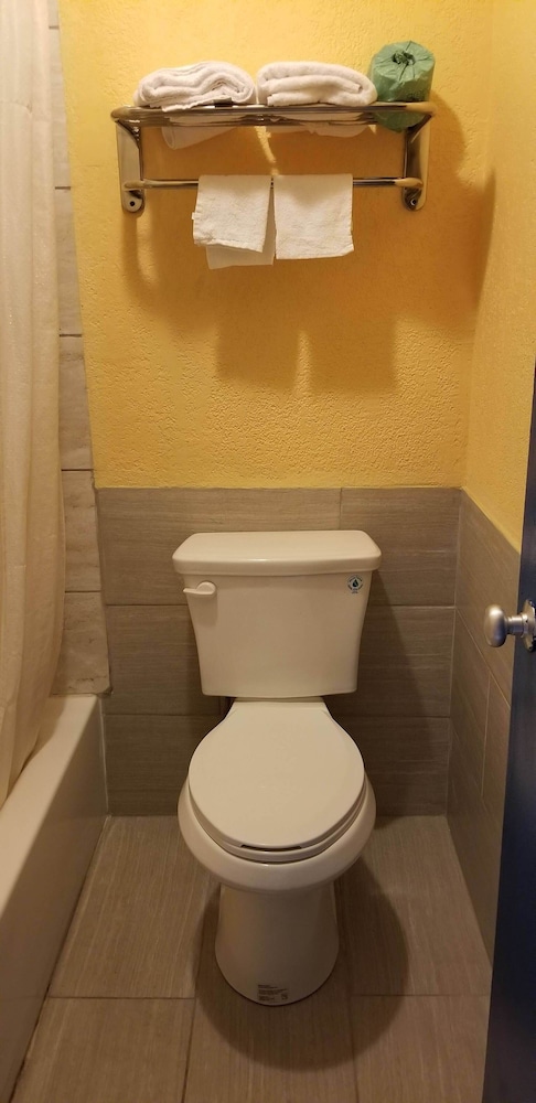 Executive Inn 28/29