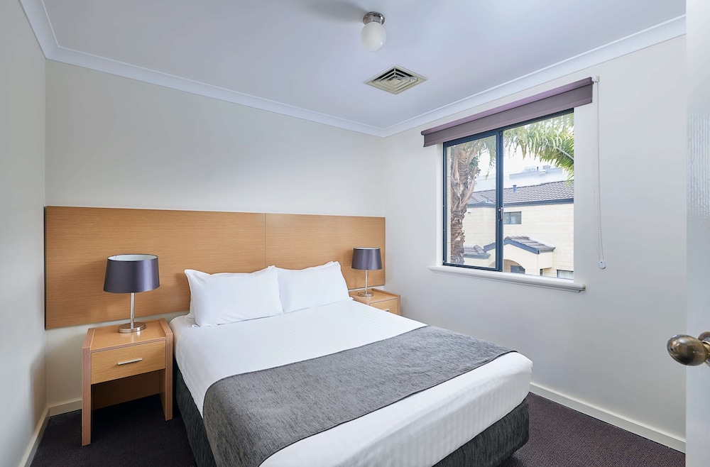 Country Comfort Perth 28/74