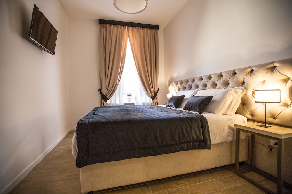 Chic Town Luxury Rooms 38/69