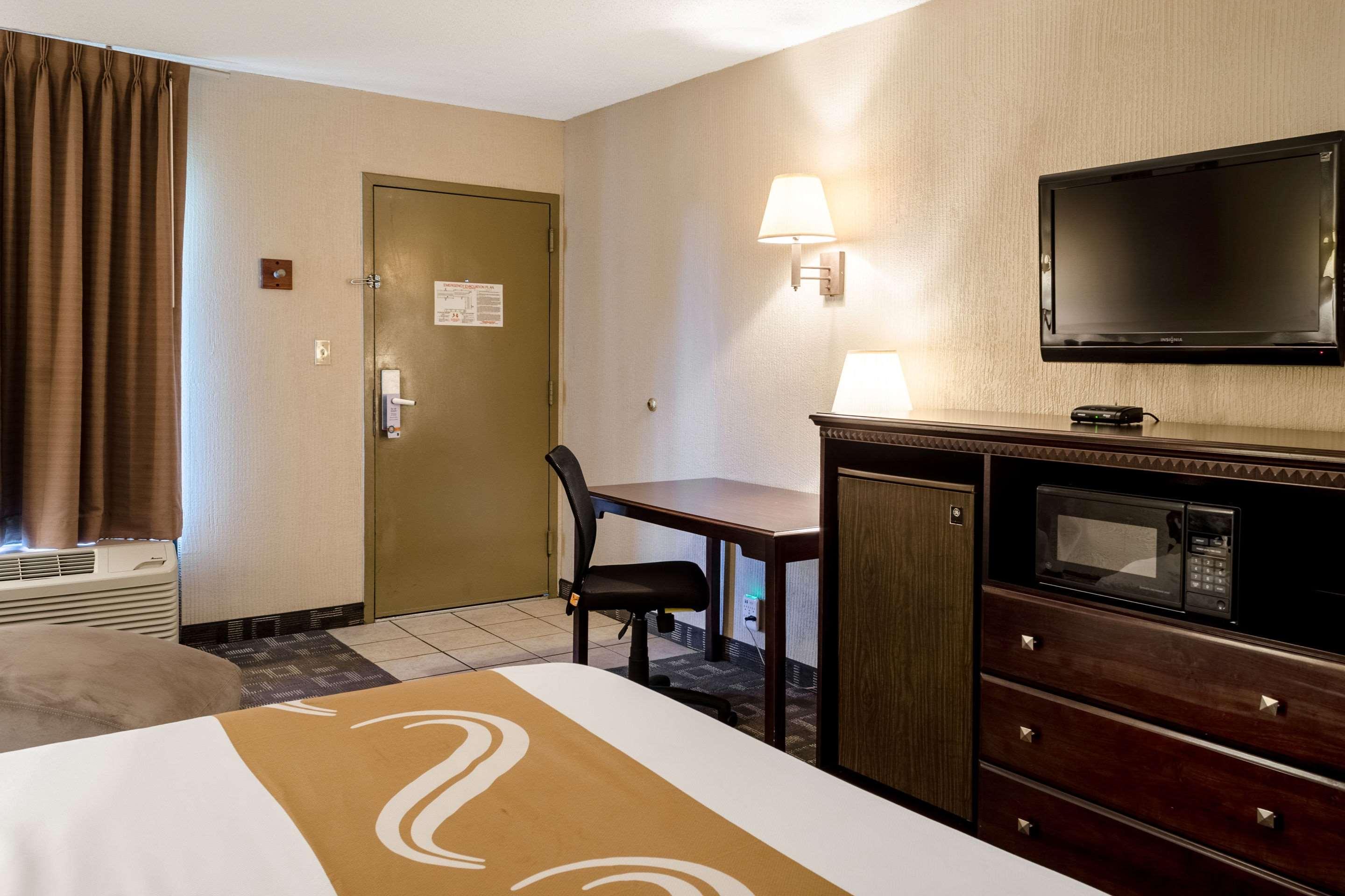 Room, King Bed, Smoking, Quality Inn Moss Point - Pascagoula 4/5