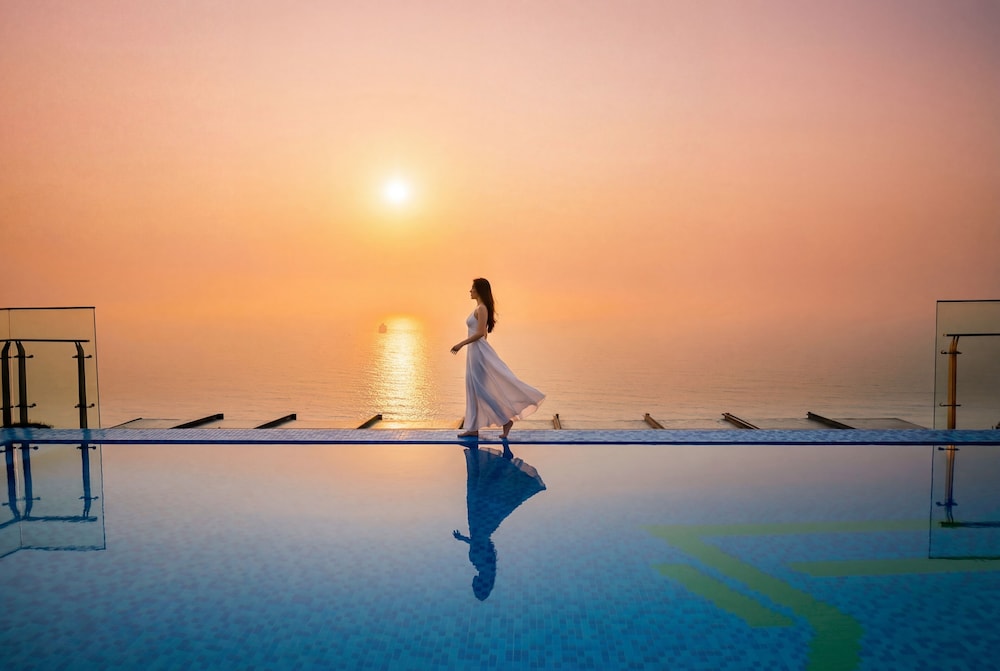 Maximilan Danang Beach Hotel 38/48