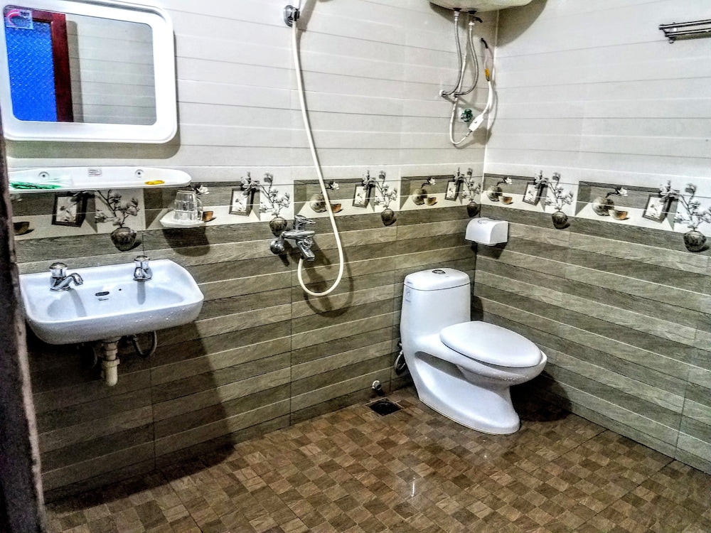 Linh Dan Hotel 31/32
