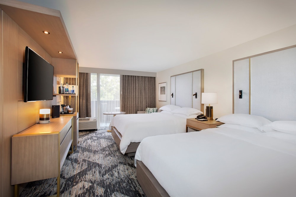 DELUXE, 2 QUEEN BEDS