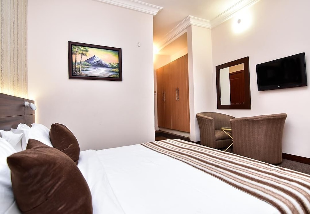 Pearl Gate Hotel 9/50