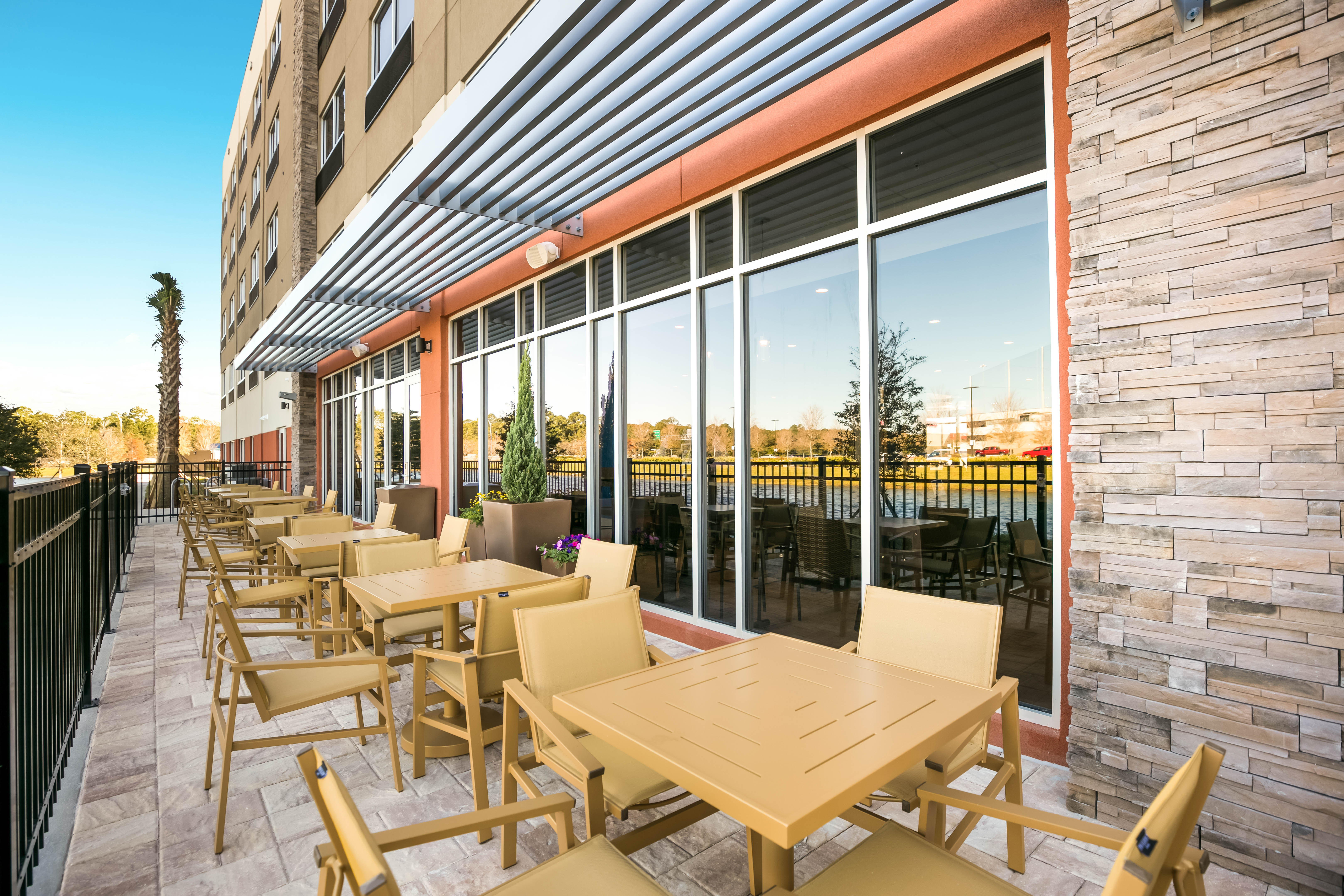 Holiday Inn Express Suites Jacksonville Town Center 33/46