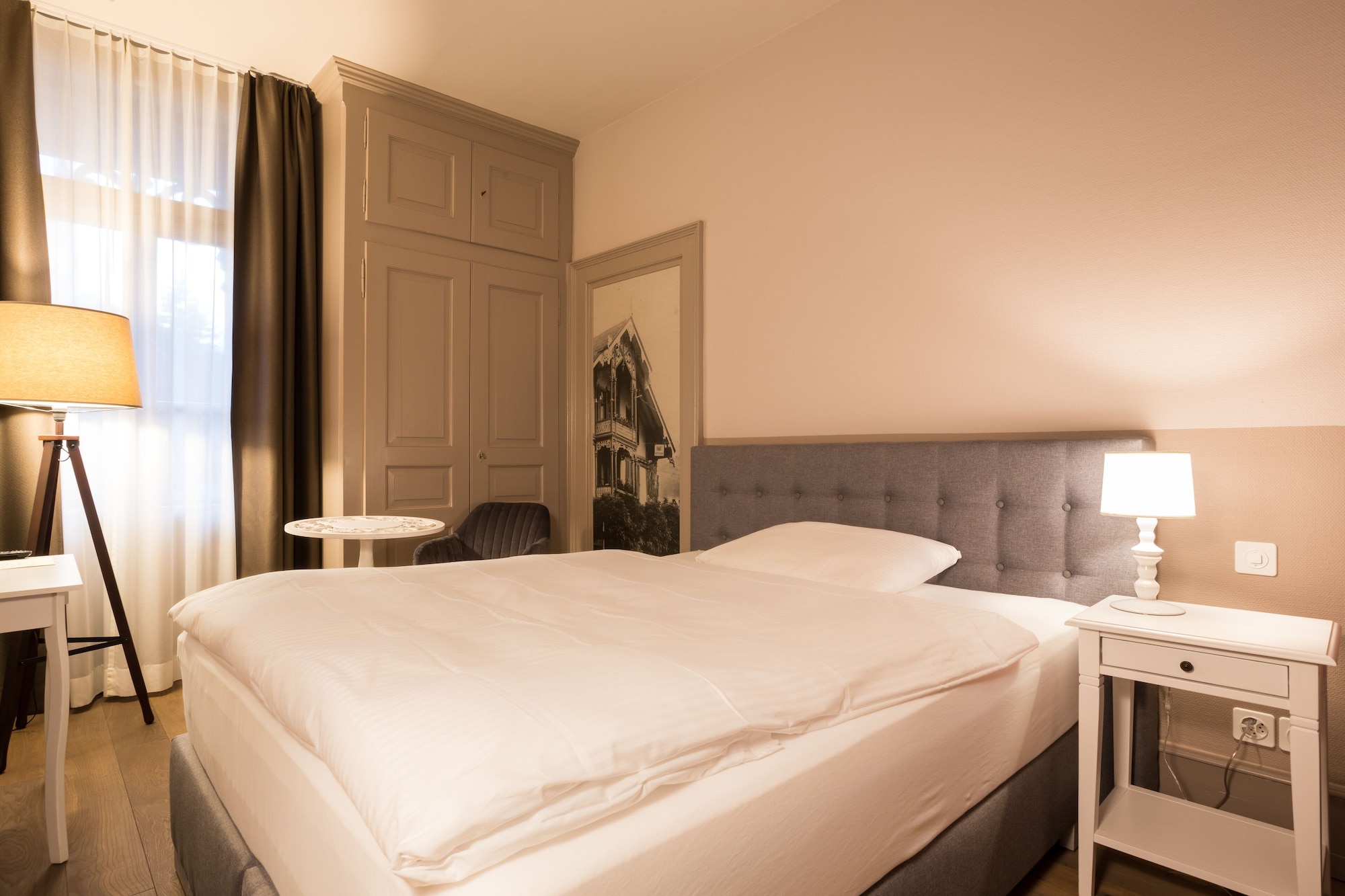 غرفة أساسية بسرير كوين، Hotel Emmental 2/3