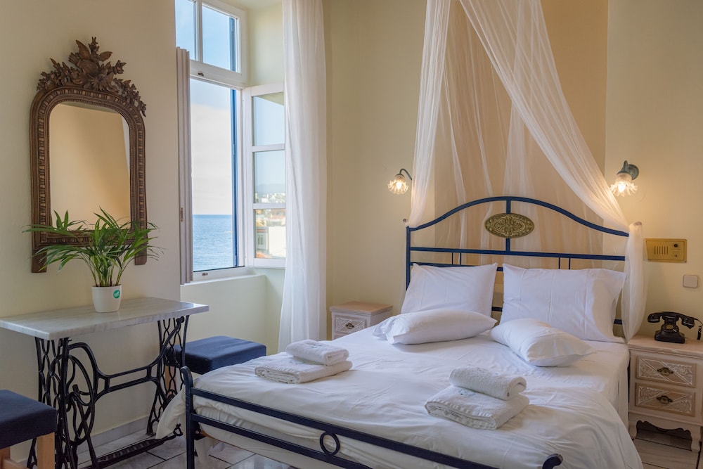 Pandora Suites 16/58