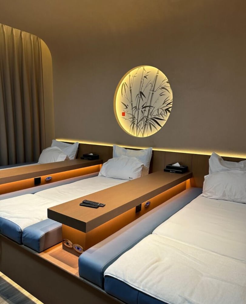 New Century Hotel Binjiang Hangzhou 23/46
