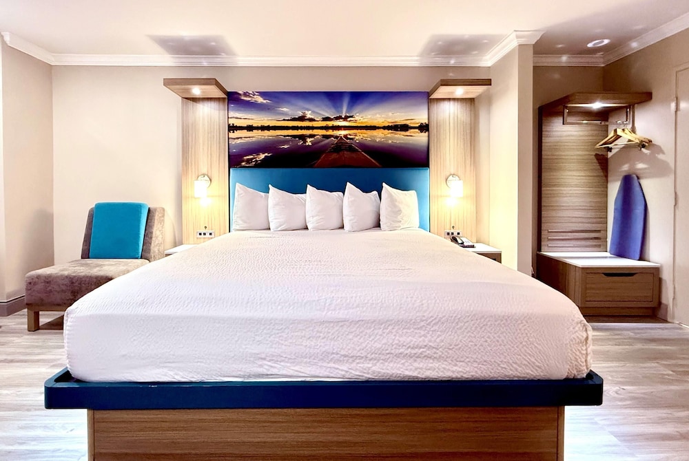 Days Inn By Wyndham Los Angeles Lax Redondo Manhattan Beach 34/56