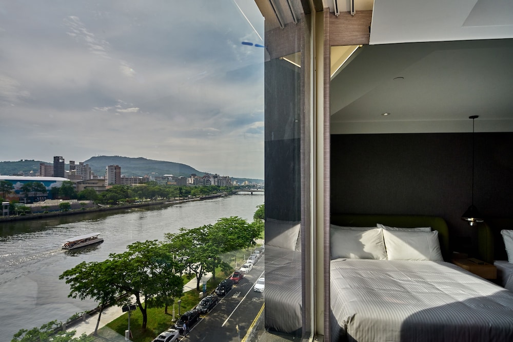 HARBOUR 10 HOTEL 18/69