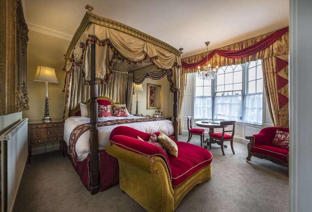 The Golden Fleece Hotel 17/50