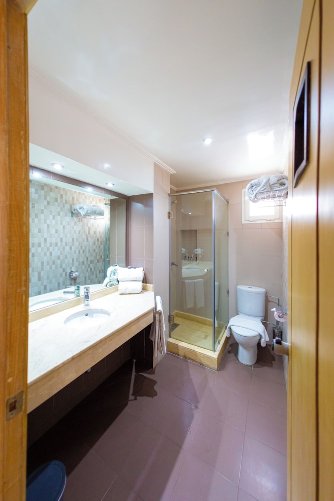 Malak Hotel 27/28