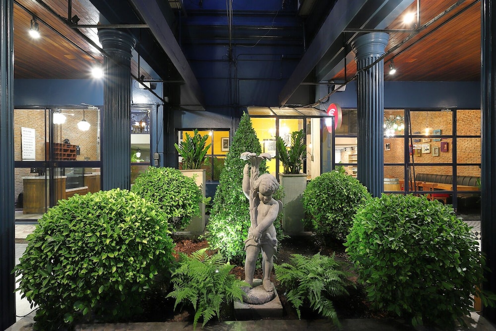 Bangkok Voyage Boutique 43/47