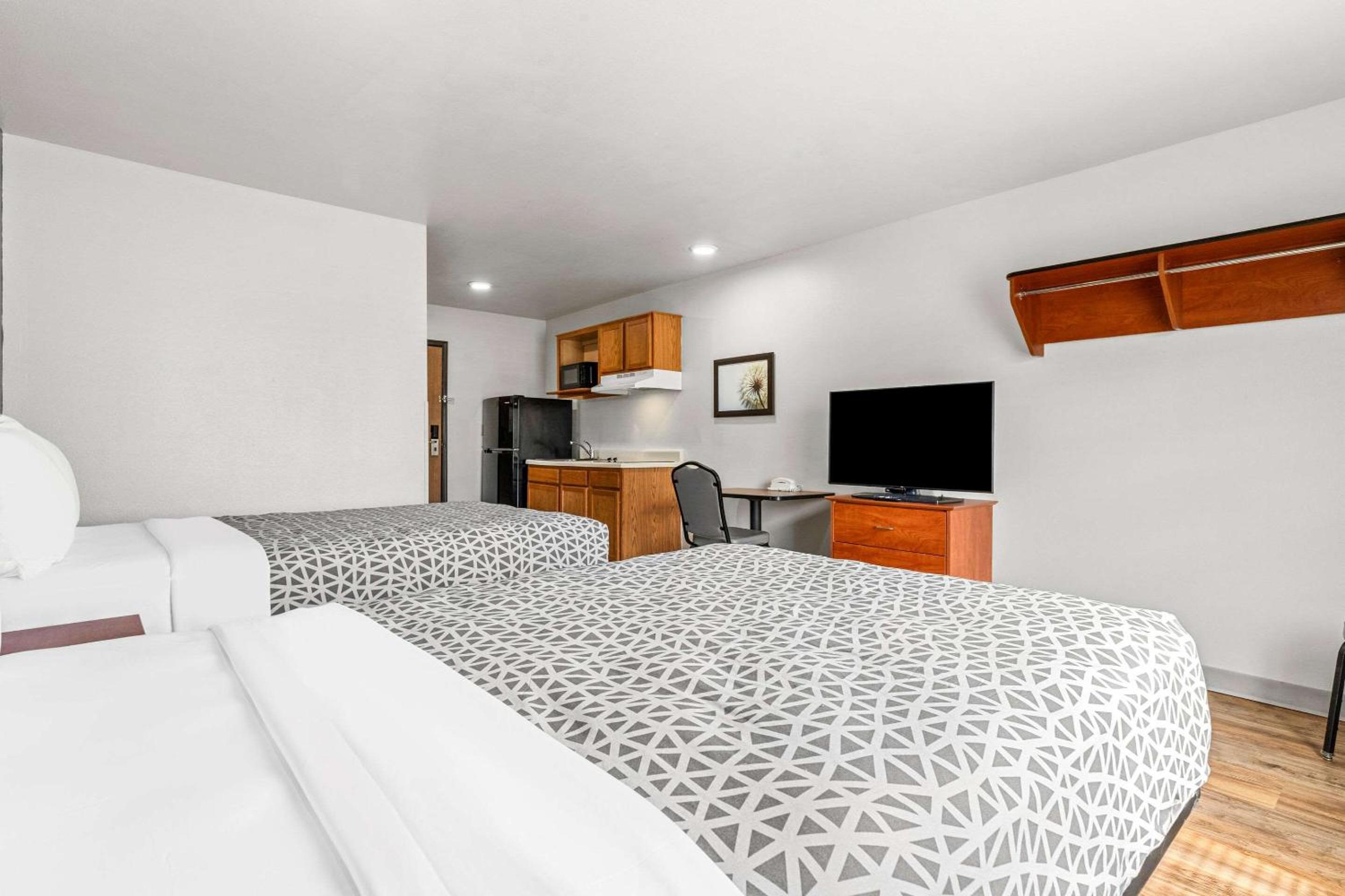 ROOM, 2 DOUBLE BEDS