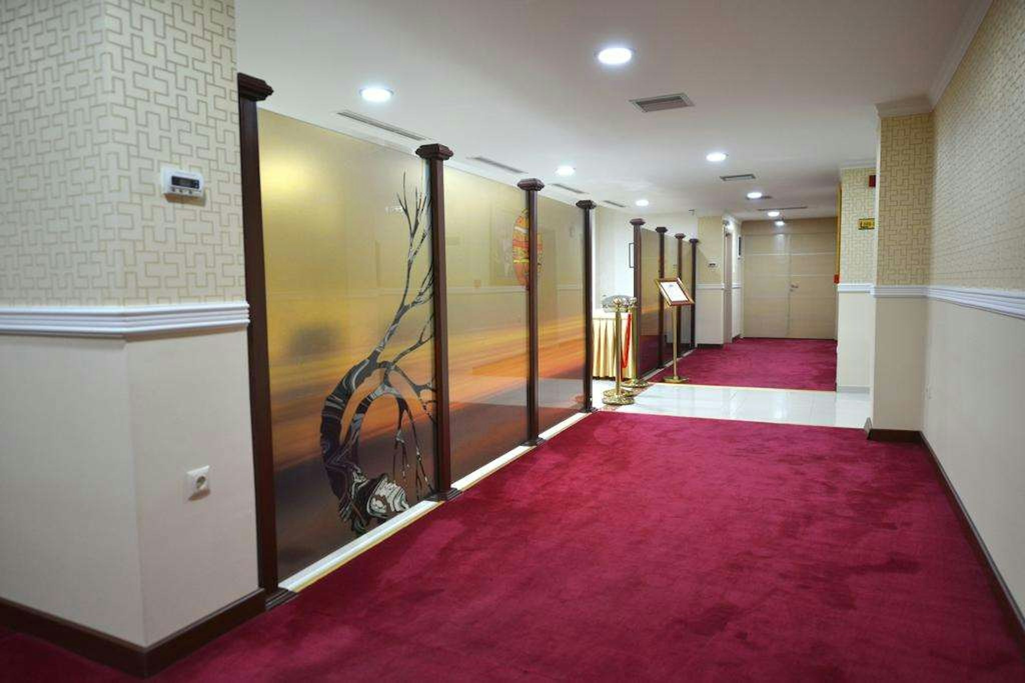 Gold Hotel 46/67