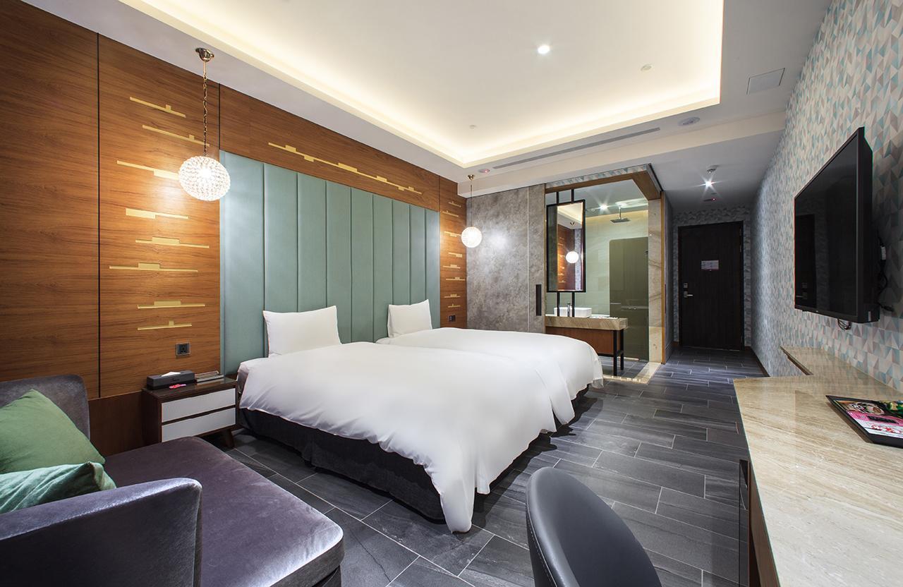 Business, Twin Beds
