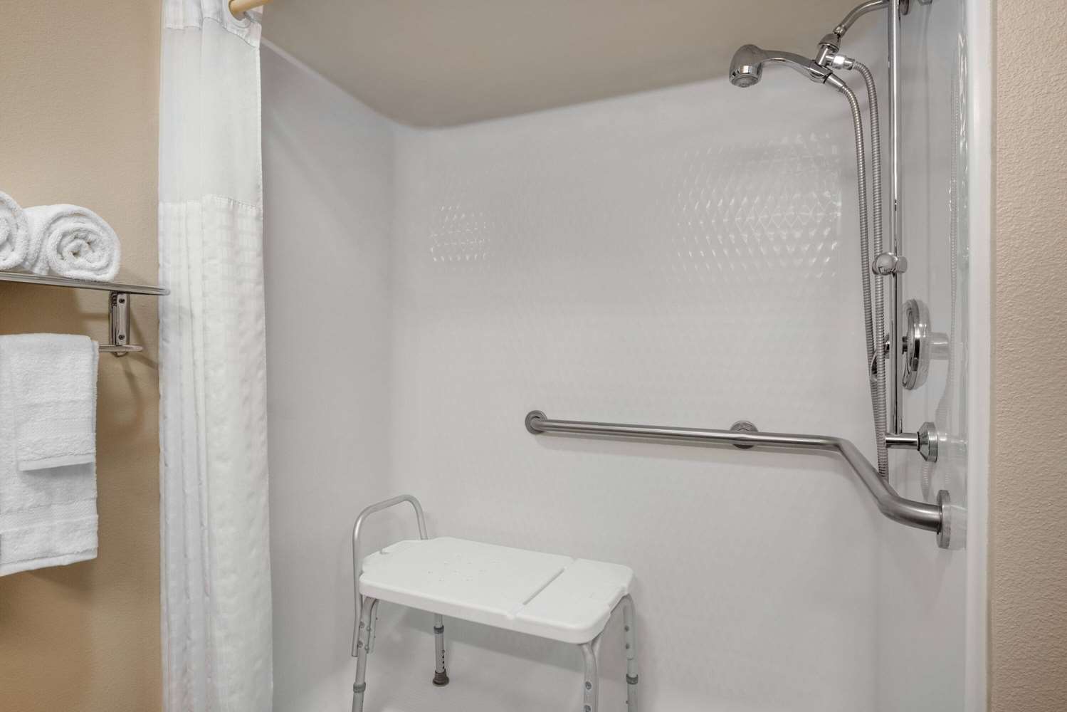 Travelodge by Wyndham Vaughn 8/8