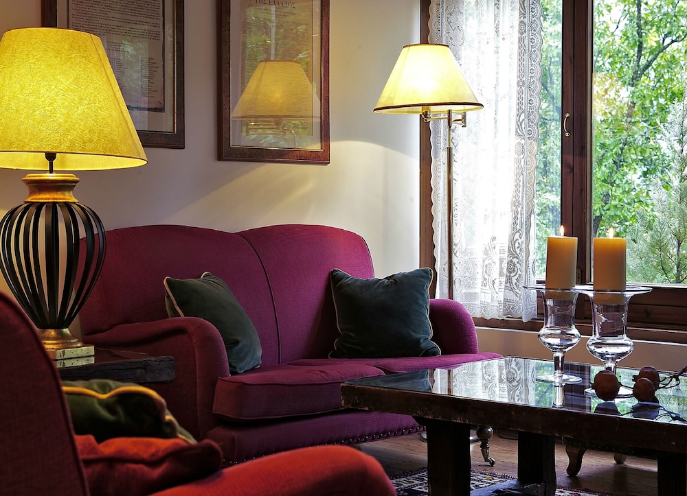 Country Club Hotel & Suites 34/75