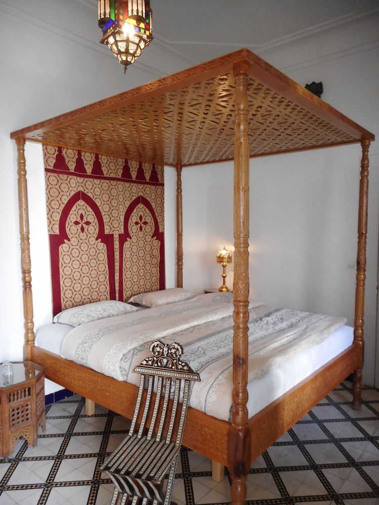 Riad Ifoulki 44/53