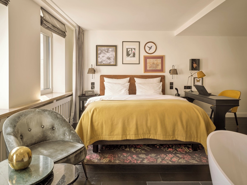 Supreme, Double Bed
