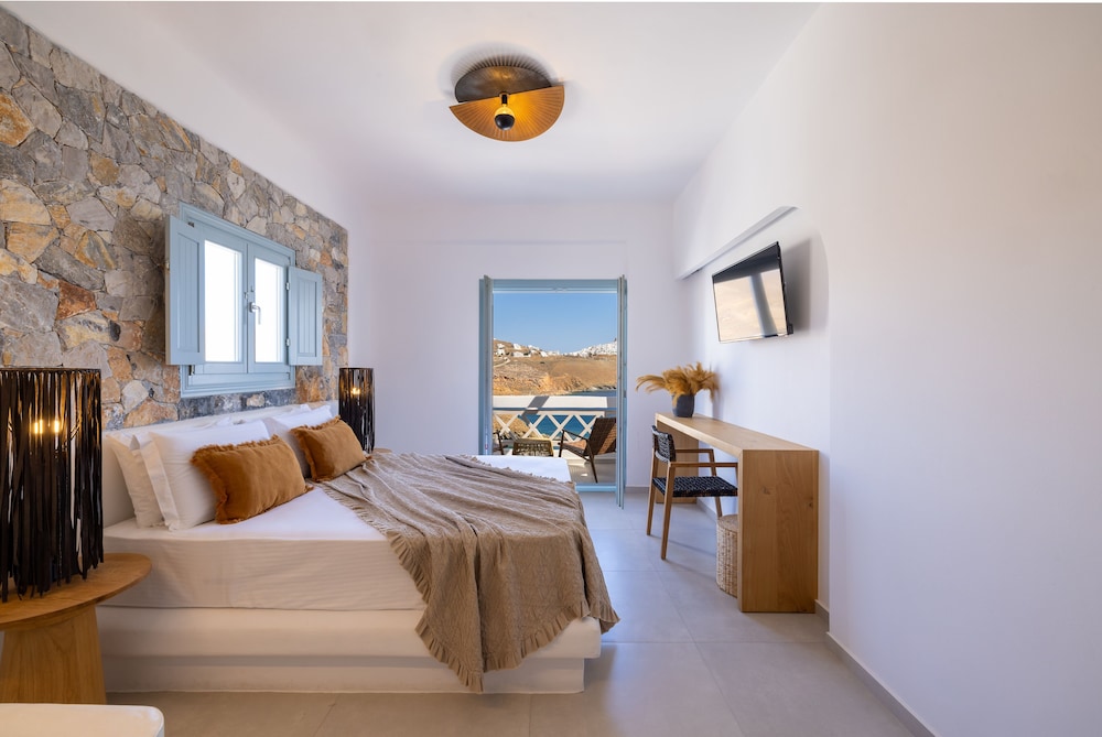 Infinity Blue Suites 8/50