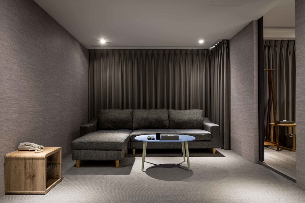 D.D Hotel 30/43