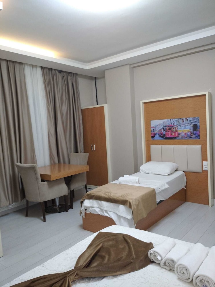 DE MAISON AIRPORT HOTEL 2/63