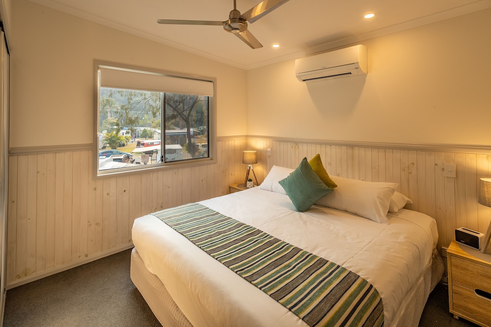 Superior, Cabin, Twin Beds, King Bed, Bunk Bed, Water Front