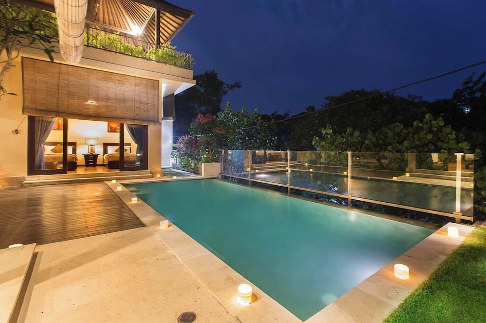 The Reika Villa 65/69