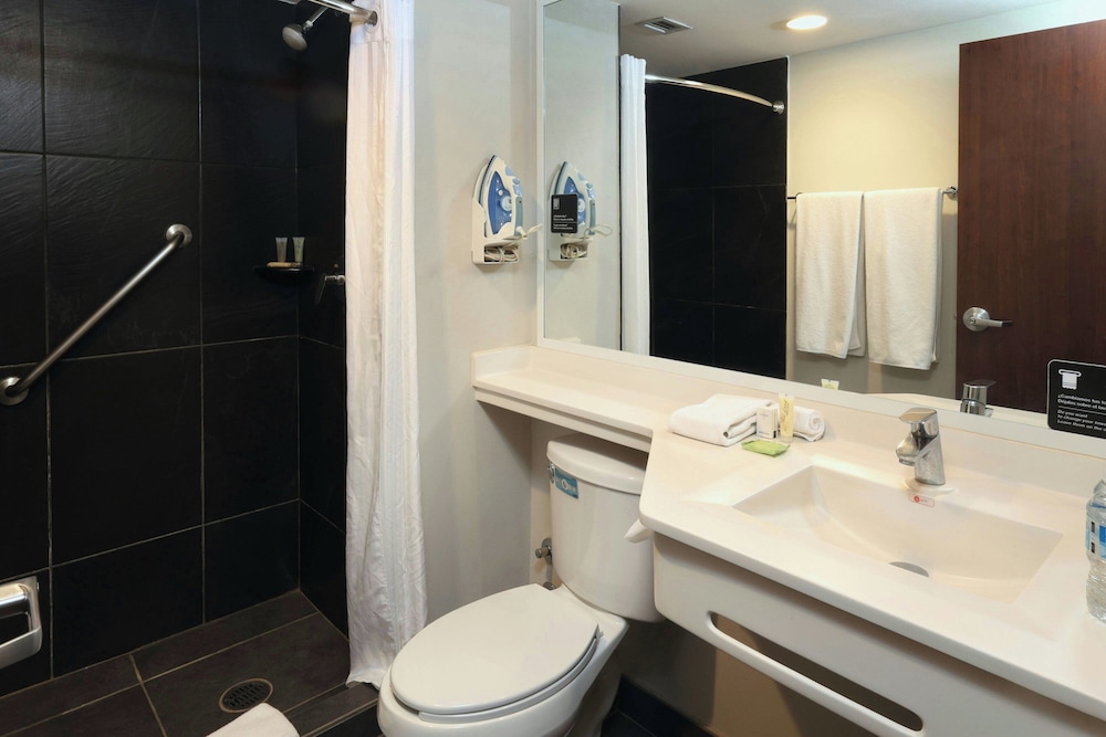 Superior, Queen Bed, Sofa, City Express Plus by Marriott Monterrey Galerias 6/7