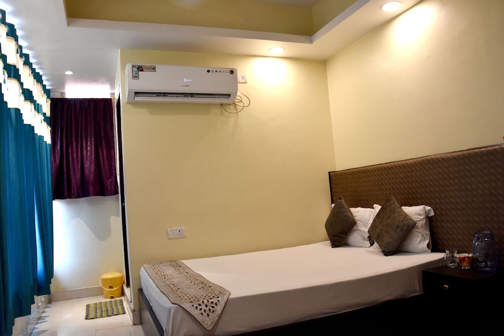 Oyo 9193 Hotel Maple 13/20