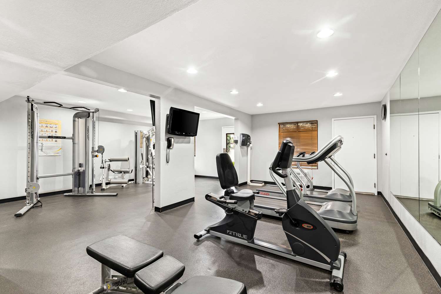 Best Western Chula Vista/Otay Valley Hotel 22/37