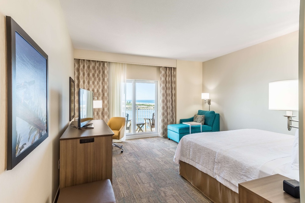 Hampton Inn and Suites by Hilton Clearwater Beach 25/83