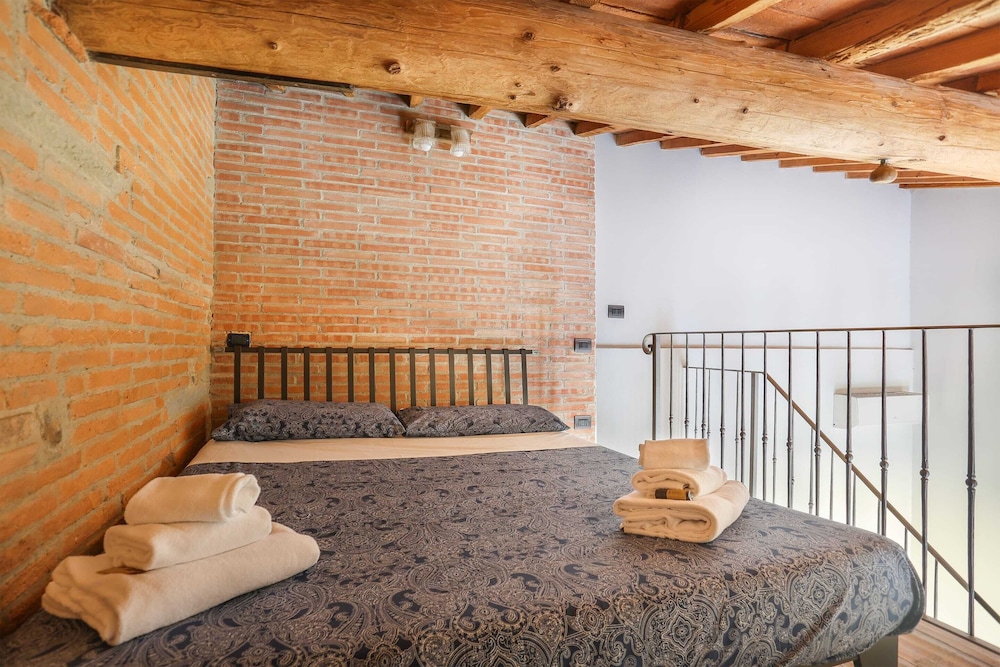 Uffizi Suite II in Florence-hosted by Sweetstay 7/15