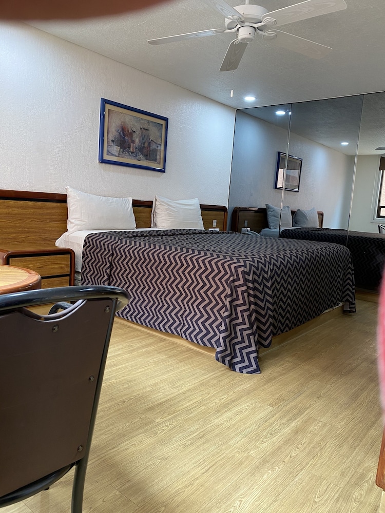 Hotel San Lucas 37/66