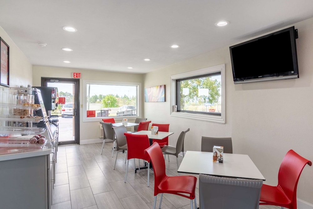 Econo Lodge Crestview South 25/31