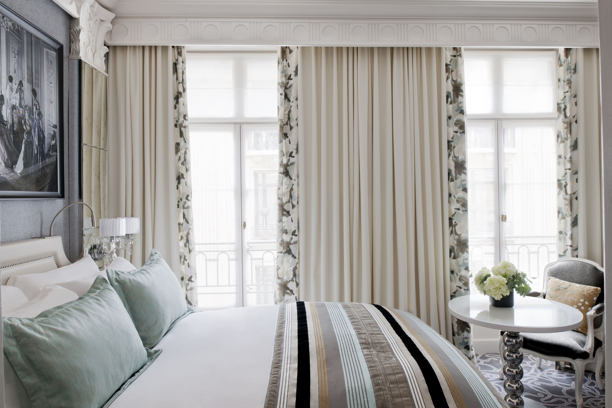 LUXURY, QUEEN BED