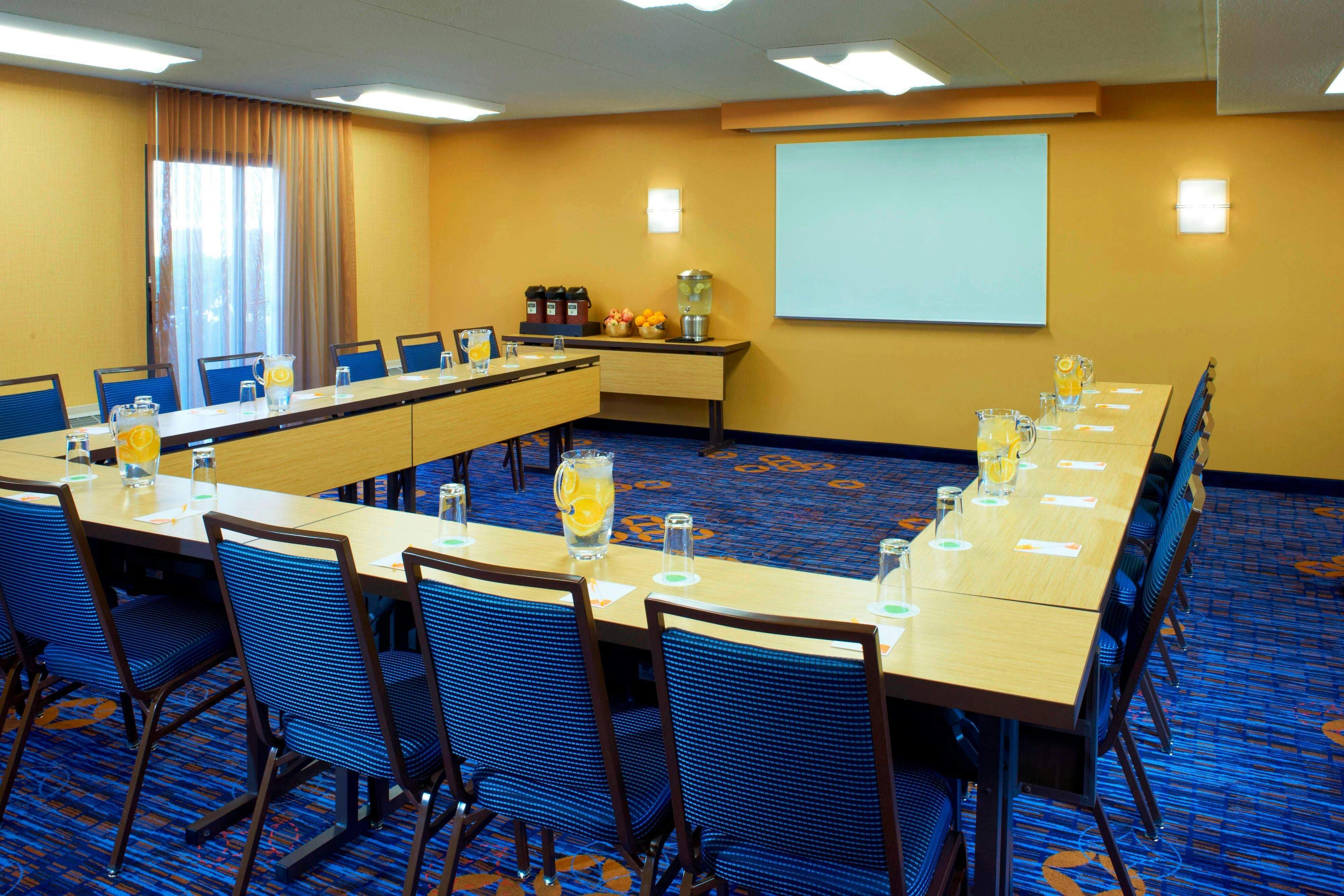 Courtyard by Marriott Chicago Deerfield 14/19