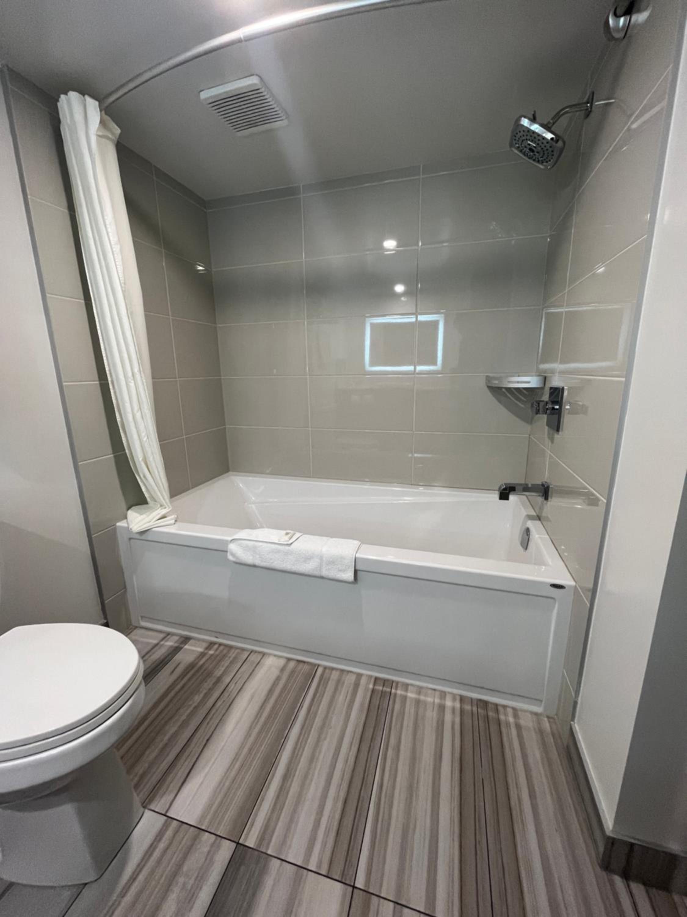 Pacific, Suite, 2 Queen Beds, Sofa, Kitchen، Super 8 by Wyndham Macleod Trail Calgary 2/3