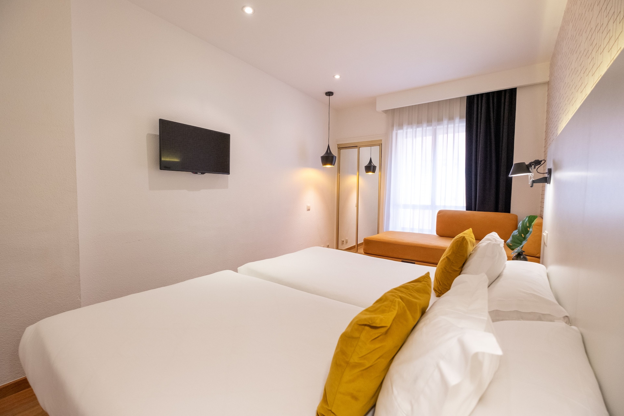 SUPERIOR, DOUBLE BED