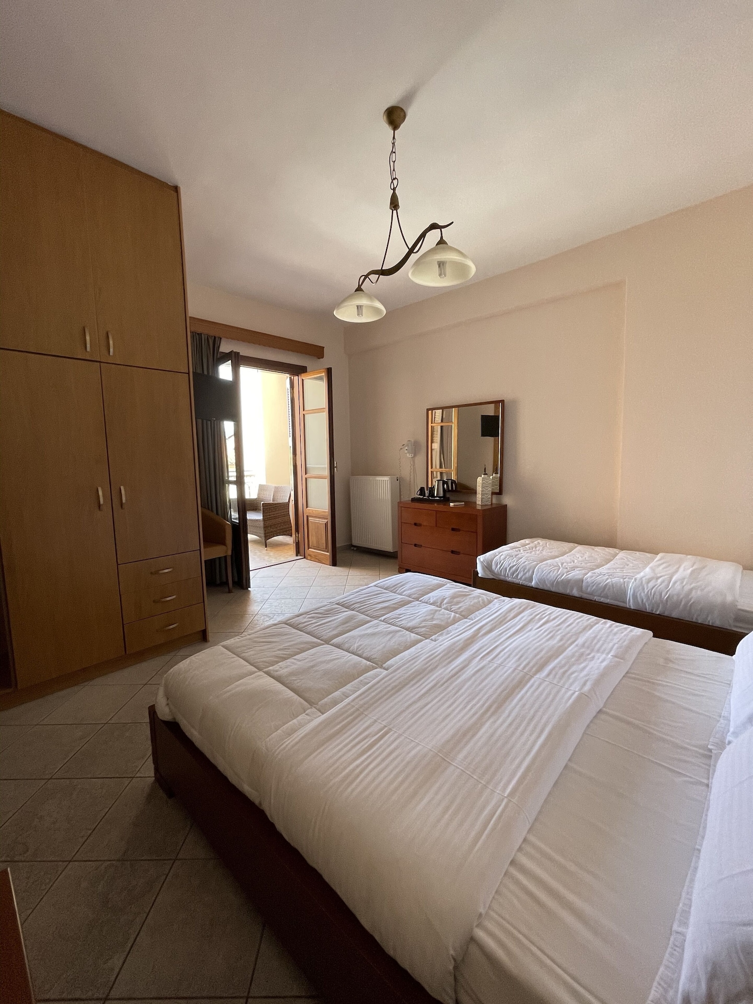 ROOM, TRIPLE