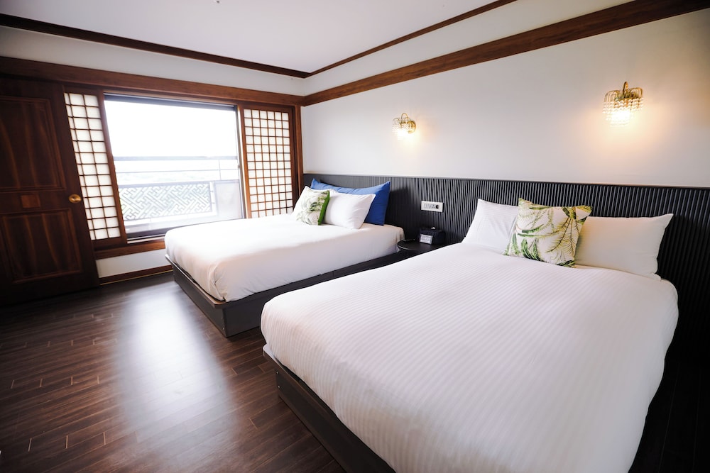 Imperial, Suite, 2 Double Beds, 2 Futon Beds, Garden View، Kolon Hotel Gyeongju 3/10